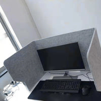 Séparateur de bureau acoustique feutre gris, pour un espace de coworking