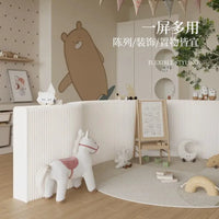 Paravent accordéon extensible blanc, pour un salon